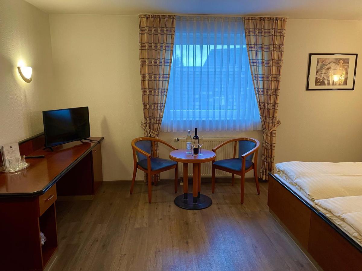 Hotel Haus Hubertus Elsdorf Esterno foto