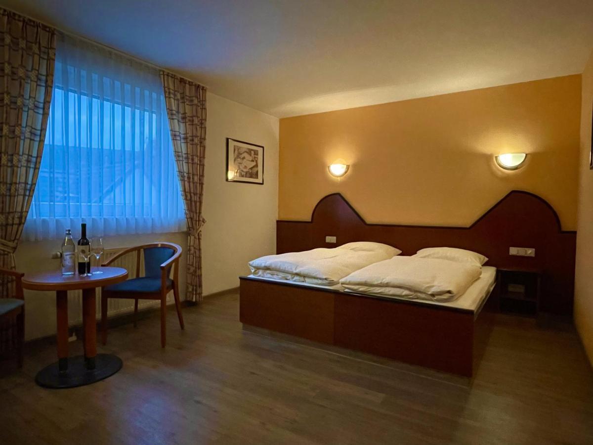 Hotel Haus Hubertus Elsdorf Esterno foto