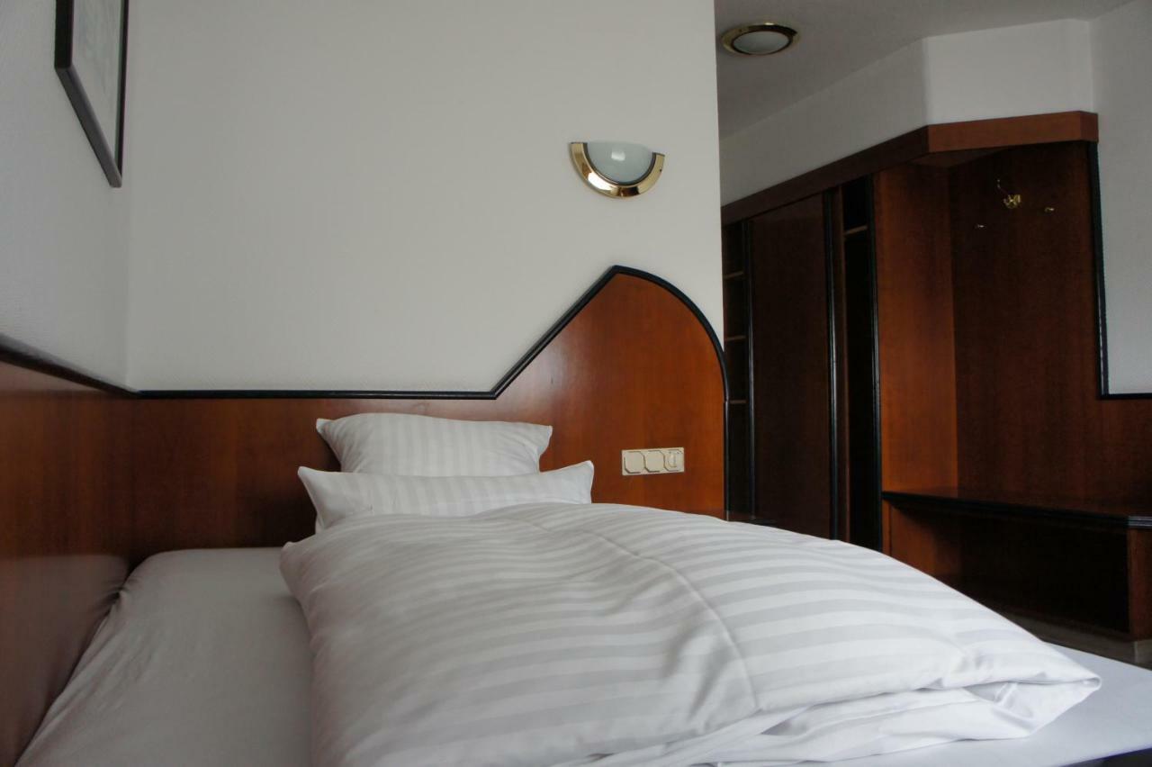 Hotel Haus Hubertus Elsdorf Esterno foto