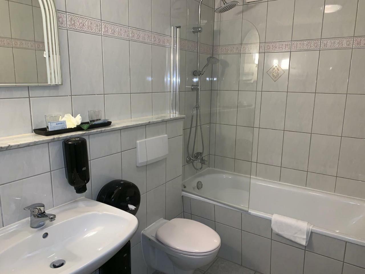 Hotel Haus Hubertus Elsdorf Esterno foto